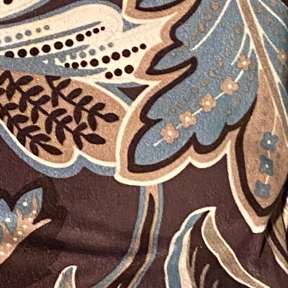 2 used throw pillows - Picture 4 of 5